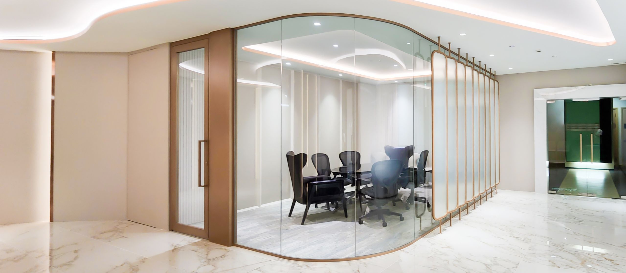 Single Glazed Partitioning with Curved Glass Design