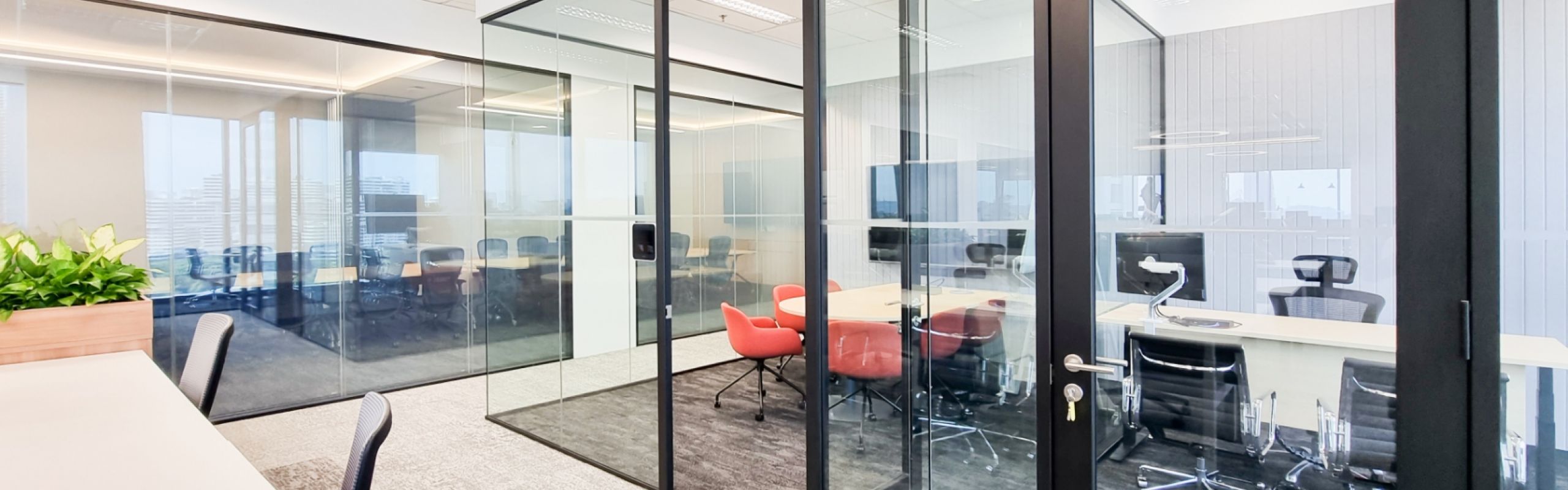 Incorporating Switchable Smart Glass in Workspace Design