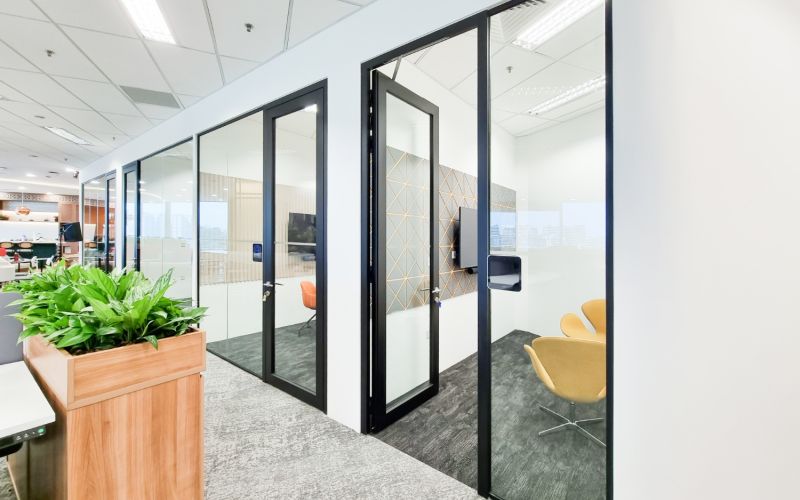 Meeting Rooms with Glass Partition