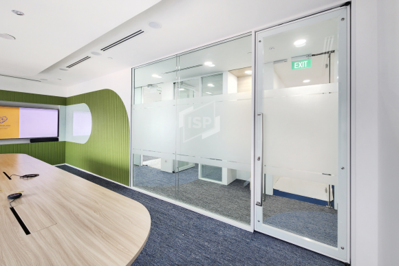 Professional Workspace with COMO Glass Partitions and Doors