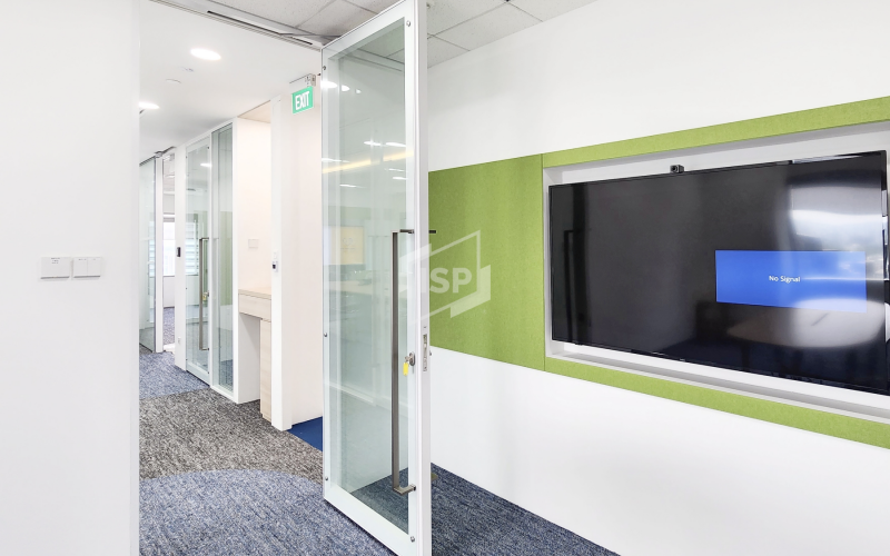 Professional Workspace with COMO Glass Partitions and Doors