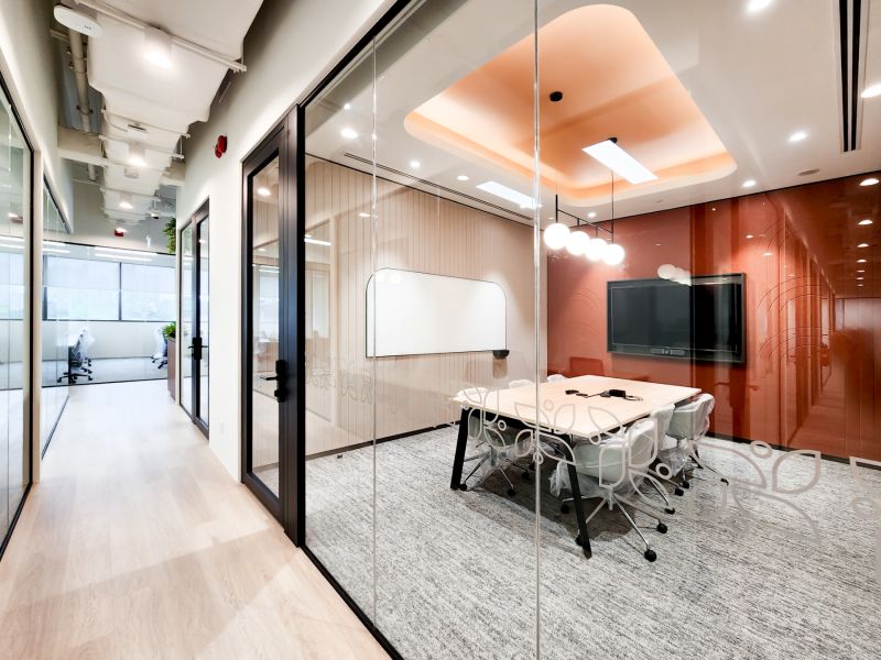 Meeting Room crafted with Single Glazed Glass Partitioning