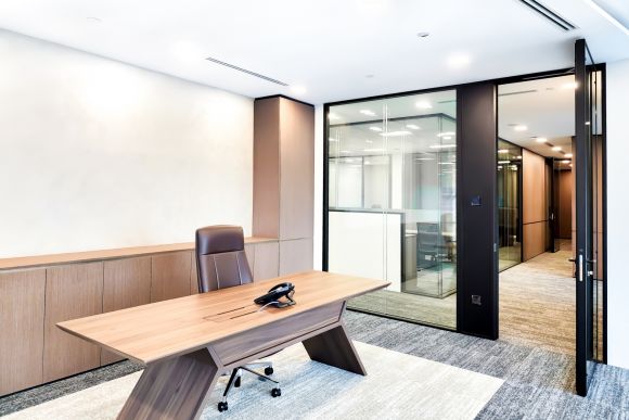 Creating a Quiet, Elegant Workspace with COMO Glazed System